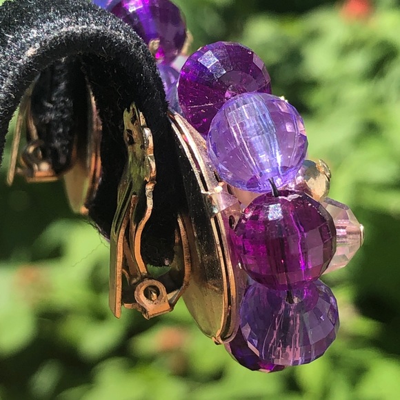 Amazing vintage purple cluster clip on earrings - Picture 6 of 8